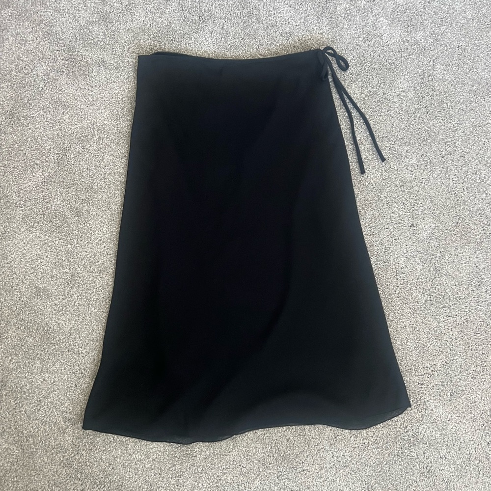 Byer California Womans Medium Black Midi Skirt Ties on Side and has Under Lining